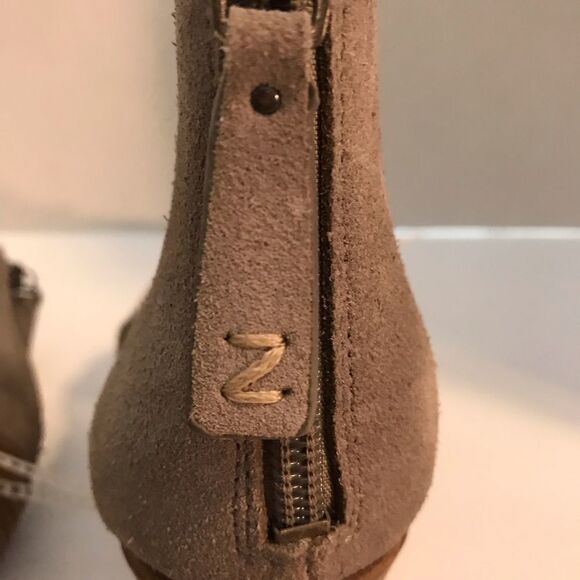 Zodiac Sandals Women's Size 8 Grey Suede Cut-Outs Back-Zip Block Heel NWOT - Picture 10 of 13